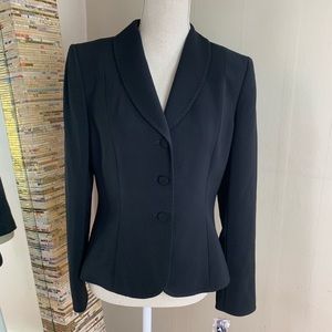 Tahari 3 button black blazer size 6 NWT